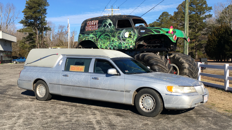 Illustration for article titled You Haven't Lived Until You've Driven A Straight-Piped Hearse